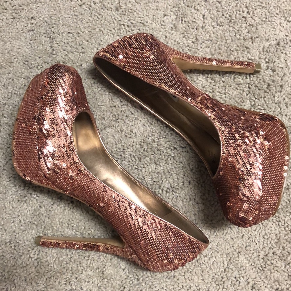 Steve Madden Rose Gold Pumps